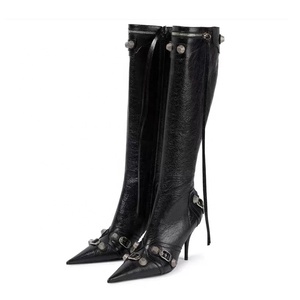 Nuevas Botas Altas hasta la Rodilla para Mujer, Color Plateado, con Cierre Lateral, Punta Puntiaguda, Tachuelas Metálicas, Tacón de Aguja - Product Image 5