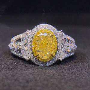 Anello Traforato con Cristalli Gialli per Donne, Elegante Accessorio per Abiti da Festa - Product Image 2