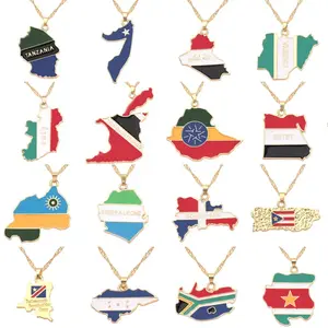 Vente en gros de bijoux cadeaux de voyage personnalisés collier pendentif en alliage plaqué or et émaillé avec drapeau national et carte de plusieurs pays