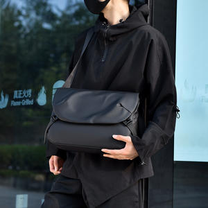 Sac à bandoulière en cuir enduit de grande capacité pour homme, logo personnalisé, portable, imperméable, sac de poitrine extérieur, sac bandoulière - Product Image 3