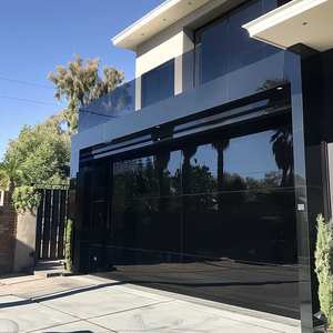 XIYATECH Fabricant de portes de <span class=keywords><strong>garage</strong></span> automatiques sectionnelles en verre noir de conception moderne en gros, <span class=keywords><strong>prix</strong></span> des portes de <span class=keywords><strong>garage</strong></span> en verre noir - Product Image 1