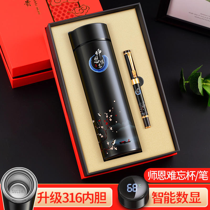 316 ชุดของขวัญแก้วและปากกา "ความเมตตาของครูสีดำ" ที่ยากจะลืมเลือน