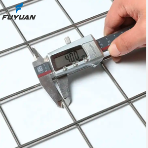 2x2 galvanizli kaynaklı tel örgü panelleri siyah kuş kafesi çit panelleri dayanıklı tel örgü