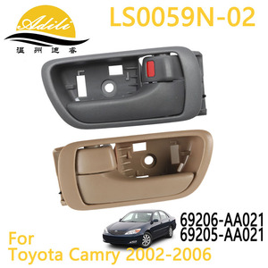 มือจับประตูด้านในสีเทาเบจ สำหรับรถยนต์โตโยต้าแคมรี่ ปี 2002 2006 รุ่น LS0059N 02 - Product Image 1