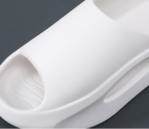 รองเท้าแตะแบบสวมสำหรับฤดูร้อนใหม่ สำหรับผู้หญิงและผู้ชาย พื้นหนา สไตล์สไลด์ นุ่มสบาย ทำจากวัสดุ EVA แบบโปร่ง รองเท้ากีฬาแบบลำลองสำหรับชายและหญิง เหมาะสำหรับใส่ไปชายหาด - Product Image 6