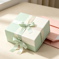 Boîte cadeau rigide rose de luxe portable haut de gamme avec logo personnalisé, fermeture magnétique, design pliable et ruban pour emballage cadeau