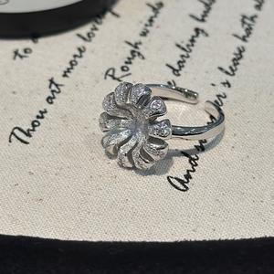 Anillo de Plata de Ley S925 con Diseño de Flor, Estilo Vintage Retro, Elegante, Temperamento Único, Ajustable, Estilo Casual con Incrustaciones de Circonitas - Product Image 3