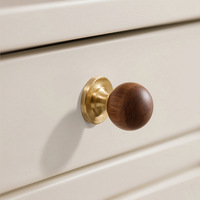 Poignées de tiroir et de porte de placard sphériques de style français, en laiton vintage, bronze antique et bois de noyer, fabriquées en Chine pour les armoires