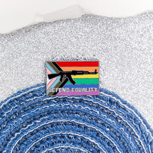 Pin Metálico con Rayas de Arcoíris de Defensa de la Igualdad, Insignia con Eslogan de Justicia Social con Letras Gruesas para Mochila, Accesorio para Protestas del Orgullo - Product Image 2