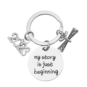 Porte-clés Cadeau de Remise de Diplôme pour les Étudiants 2025, Charmant Porte-clés Pendentif. Mon histoire <span class=keywords><strong>a</strong></span> juste <span class=keywords><strong>commencé</strong></span>. Porte-clés en métal, cadeau inspirant - Product Image 6