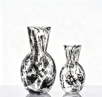 Vase en verre artistique K9 de luxe épaissi, motif tourbillon d'encre blanche et noire moderne, soufflé à la main, solide, pour décoration de table