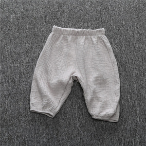 Contes d'enfants printemps été Style coréen anti-moustiques <span class=keywords><strong>coton</strong></span> froissé <span class=keywords><strong>gaze</strong></span> lanterne <span class=keywords><strong>pantalon</strong></span> pour garçons jambe large bébé à revers - Product Image 4