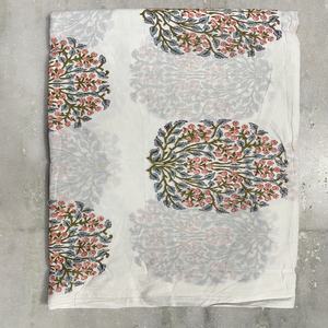 Tela de Algodón Estampada en Bloque, Ligera y Ecológica, Ideal para Confección de Cortinas y Vestidos, Diseño Floral Hecho a Mano en India - Product Image 4