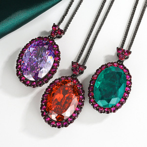 Collier pendentif vintage en laiton avec zircon cubique et imitation corindon rouge, idéal pour les voyages et les banquets pour femmes - Product Image 1