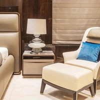 EKAR Sera Table console moderne et luxueuse en bois massif, table de chevet avec accents en cuir pour chambre à coucher