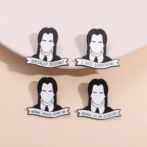 بروش للأفلام والتلفزيون باللغة الإنجليزية ، فتاة سوداء الشعر جديلة ، إكسسوار شارة معدني - Product Image 2