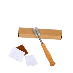 Outils de boulangerie et pâtisserie XH : Couteau à trancher le pain, panier de levage (banneton), outil de tranchage avec manche en bois et 5 lames de rechange - Product Image 1