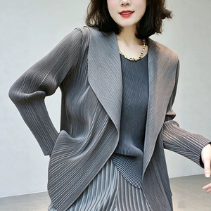 Cárdigan Abierto Gris Plisado Miyake de Poliéster para Mujer, Estilo Casual, Delgado, Transpirable y Ecológico, Colección PY 2026 - Product Image 2