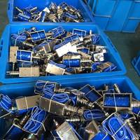 Actuador de solenoide micro personalizado de CC 24V/12V, bistable, de tipo pulsador con retención, de carrera corta, de marco abierto, para montaje atornillado, con retracción al encendido