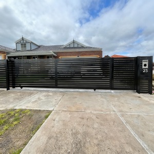 Portail Métallique de Villa, Alliage d'Aluminium Noir Robuste de 20 Pieds, avec Loquets Pliants Électriques pour Usage Domestique - Product Image 1
