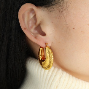 Pendientes de Aro de Aleación de Zinc Dorada con Diseño Geométrico Hueco Texturizado Irregular, Joyería de Moda - Product Image 3