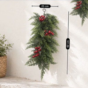 Décoration murale de Noël en pin Kashiwahi de 60 cm avec baies rouges pour la décoration de la maison pendant les fêtes - Product Image 1