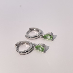 ต่างหูจี้ทรงเรขาคณิตคลาสสิก Tianyu Gems สำหรับผู้หญิง ทำจากทองเหลืองชุบทอง ประดับด้วยเพชรสังเคราะห์ทรงลูกแพร์สีเขียว - Product Image 2