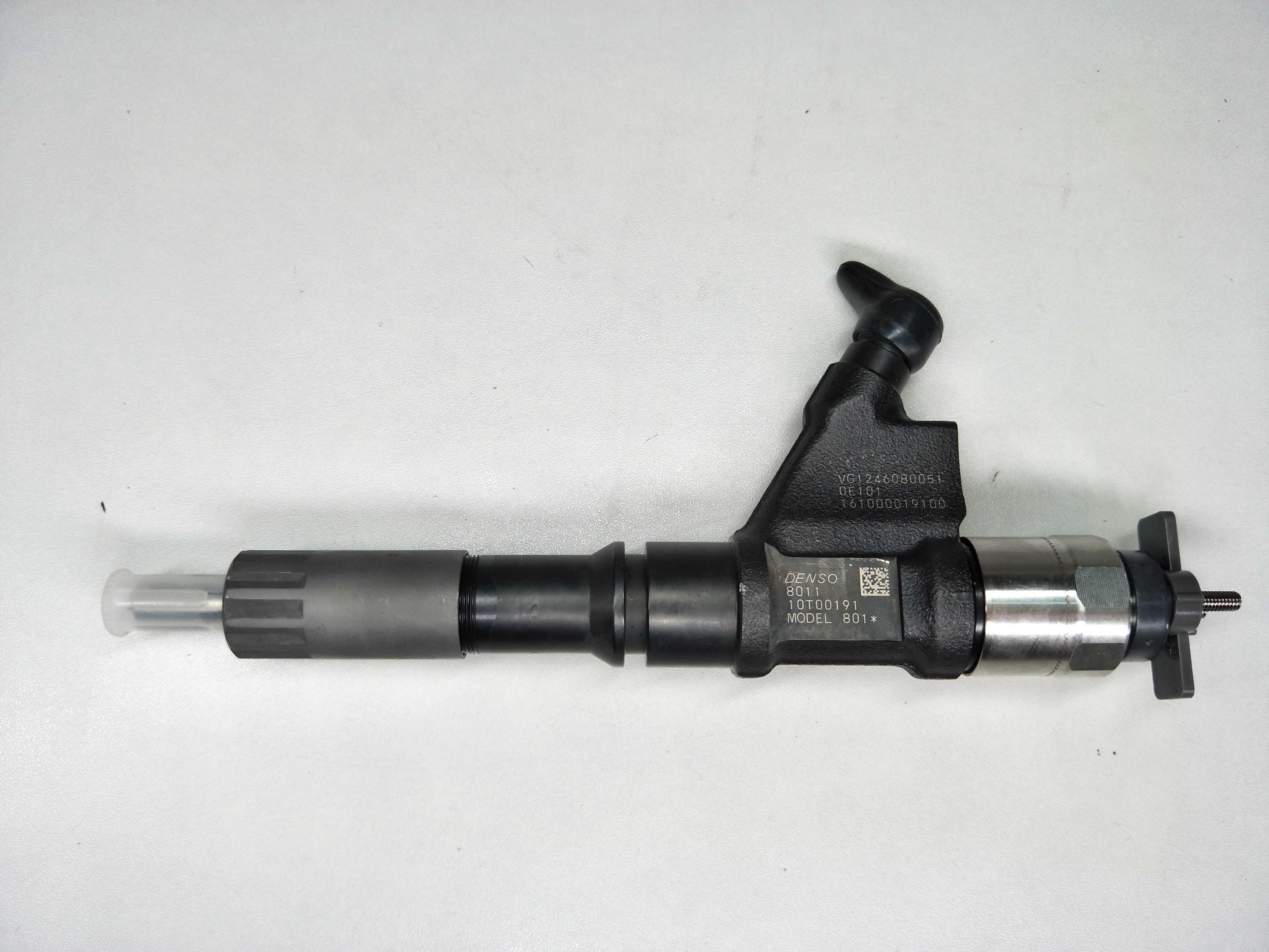 common rail part 095000-8011 diesel nozzle 095000-8011 nozzle injection VG1246080051 for Volvo common rail injector 095000-8011