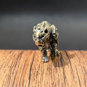 Figurines <span class=keywords><strong>de</strong></span> <span class=keywords><strong>tigre</strong></span> à dents <span class=keywords><strong>de</strong></span> <span class=keywords><strong>sabre</strong></span> en gros, porte-bonheur en forme <span class=keywords><strong>de</strong></span> <span class=keywords><strong>tigre</strong></span>, objets <span class=keywords><strong>de</strong></span> collection, animal <span class=keywords><strong>de</strong></span> compagnie pour le thé, artisanat en métal, ornement <span class=keywords><strong>de</strong></span> bureau - Product Image 6