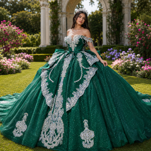 Vestido de Fiesta Largo hasta el Suelo con Cuello Barco en Verde Esmeralda, Modelo Mc009, Vestidos Brillantes para Quinceañera y Dulces 16 y 15 Años - Product Image 1