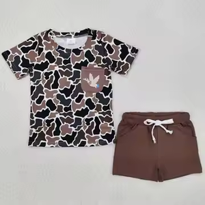 ชุดลำลองสำหรับเด็กผู้ชายวัยหัดเดิน 2 ชิ้น เสื้อยืดพิมพ์ลายเป็ดและกางเกงขาสั้นสีน้ำตาลล้วน - Product Image 1