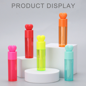 Contenant de brillant à lèvres en PETG de forme spéciale, design unique, tube vide avec bouchon à vis, logo personnalisé - Product Image 3