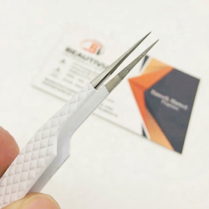 Pinzas de Extensión de Pestañas de Acero Inoxidable de Grado Quirúrgico con Logotipo Personalizado Profesional de Alta Calidad, Puntas Afiladas para Aislamiento de Polvo de Diamante - Product Image 1