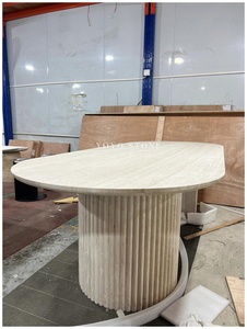 Tavolo da Pranzo in Travertino Lucidato Stile Wabi Sabi, Forma Ovale Morbida con Colonne Romane Scanalate, Arredamento Minimalista per Sala da Pranzo - Product Image 3