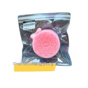 Juguete antiestrés y de ventilación súper suave con forma de galleta Oreo simulada, clip de bala de retorno lento y pastel de corazón - Product Image 6