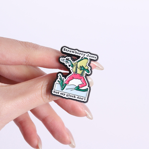 Broches de aleación de dibujos animados de rana hip hop con diseño 'Strawberry Jams but My Frog Dont', insignias de solapa, joyería al por mayor - Product Image 4