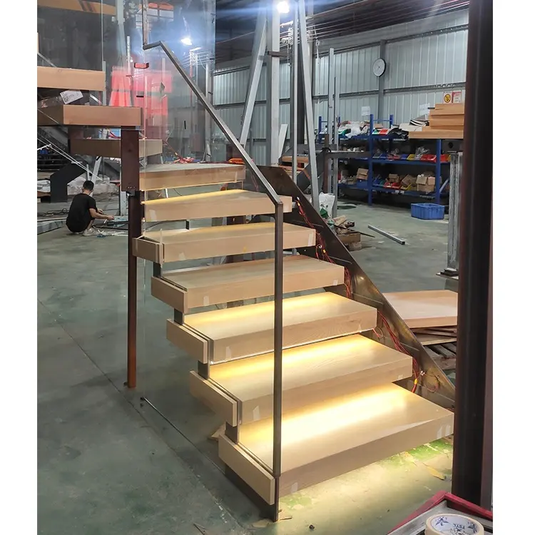 New Style Build Indoor Hidden Style Metall Stringer Treppe American Oak Treads House Schmiedeeisen Geländer Schwimmende Treppe