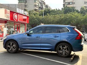 Volvo XC60 d'occasion 2018 2.0T 8AT Essence SUV AWD LHD 254HP Intérieur Propre Luxe Toit Panoramique Bien Entretenu - Product Image 2