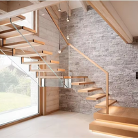 Escalier flottant sur mesure avec marches en chêne, design contemporain en métal