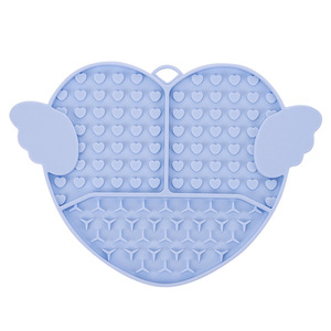 Tapis d'alimentation lente en silicone Daoge en forme de cœur avec ailes pour chats et chiens, tapis à lécher pour animaux de compagnie, bleu - Product Image 1