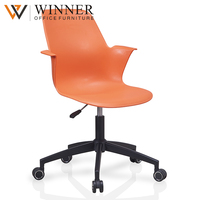 Chaise de formation moderne en plastique avec base trépied pour bureau, école, domicile et hôpital