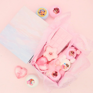 ชุดของขวัญอาบน้ำสำหรับผู้หญิง สาวๆ คุณแม่ ผลิตภัณฑ์อาบน้ำออร์แกนิก บาธบอมบ์ สบู่ผสมน้ำมันหอมระเหย เชียบัตเตอร์ บำรุงผิว ฟองสบู่สปาอย่างสมบูรณ์แบบ - Product Image 3