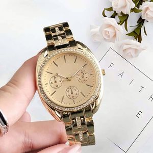 Reloj de Mujer Estilo Ejecutivo con Monedas de Aleación, Movimiento de Cuarzo, Esfera de Cristal de Zafiro, Correa de Acero Inoxidable, Cronógrafo, Resistente al Agua - Product Image 3