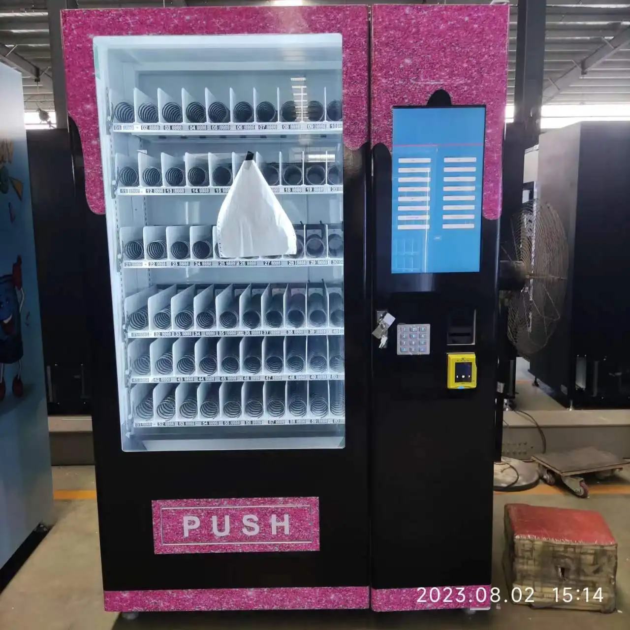 2024 최고 판매자 자조 디스펜서 미용 제품 립스틱 속눈썹 향수 자판기 교체 LED 자판기