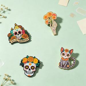 Promotion : Broche vintage en alliage de zinc, finition nickel noir, impression UV, motif squelette mexicain du Jour des Morts et marguerite, unique - Product Image 1