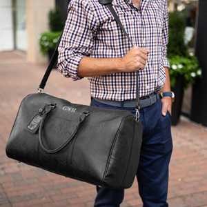 Bolsa de Viaje Personalizada Unisex de Cuero Marrón con Cierre y Letra, de Alta Calidad, para Regalo de Cumpleaños o Navidad - Product Image 4