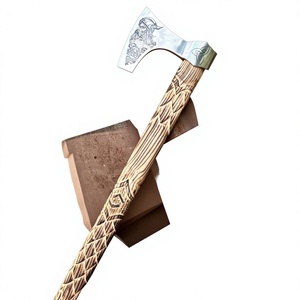 Hacha Vikinga Popular de Steel Craft International, Hachas Industriales de Alta Calidad con Diseño Vikingo, Hoja Grabada con Diseño de Damasco - Product Image 1
