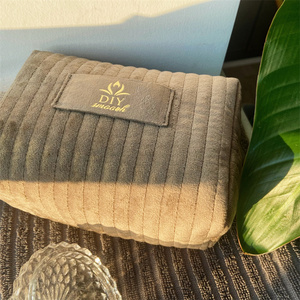 Sacs de voyage cosmétiques en velours de soie avec logo personnalisé trousse de maquillage pour femmes avec poignée trousse de maquillage de toilette de voyage en plein air - Product Image 5