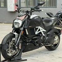 Ducati Diavel d'occasion, moto de route à essence, moteur L-twin de 1262 cm³, modes de puissance réglables, échappement sport, grand cruiser élégant, >80 km/h