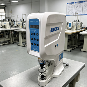 Máquina de coser JUKKY JK-818 con servomotor electrónico, antipuñaladas, <span class=keywords><strong>para</strong></span> colocar ojales, ganchos <span class=keywords><strong>para</strong></span> cortinas y botones a presión - Product Image 6